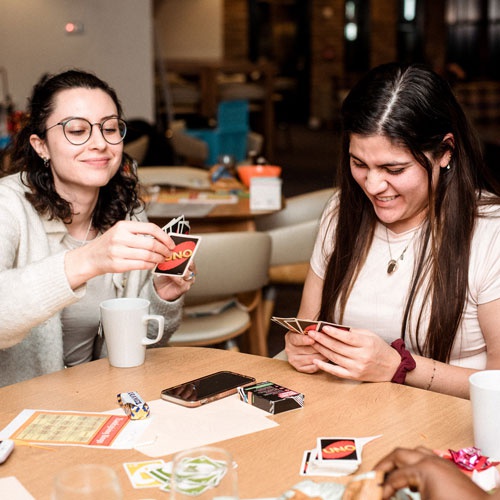 Students playing Uno at Global Campus Cafe 